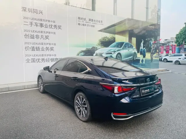 Lexus ES — Фото автомобиля 16