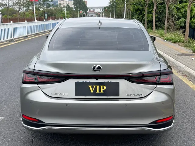 Lexus ES — Фото автомобиля 5