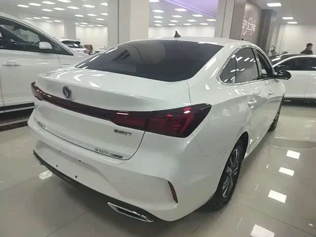 Changan Eado — Фото автомобиля 6