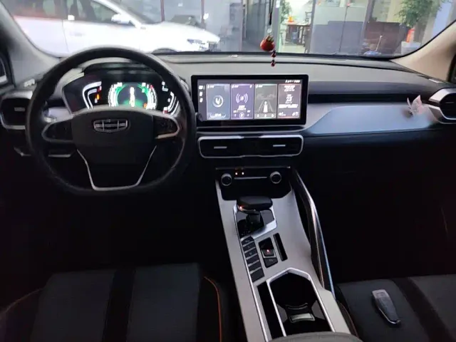 Geely Binyue — Фото автомобиля 9