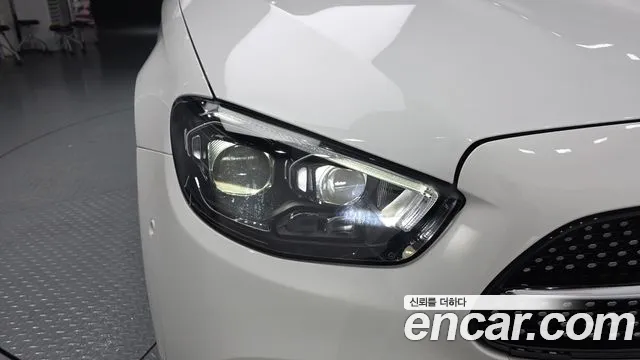 Mercedes-Benz E-Class — Фото автомобиля 21