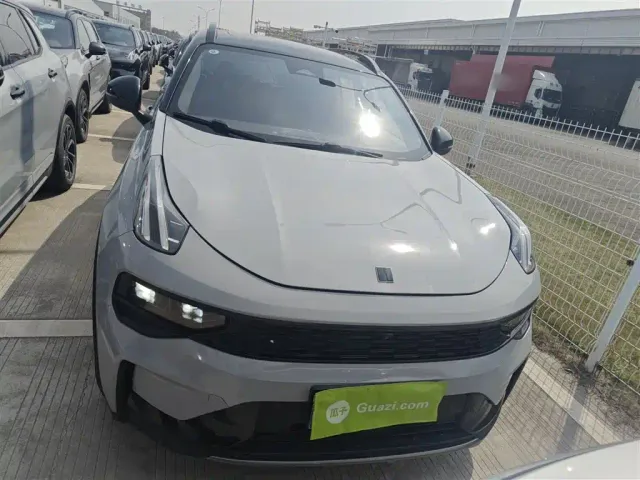 Lynk & Co 01 — Фото автомобиля 2