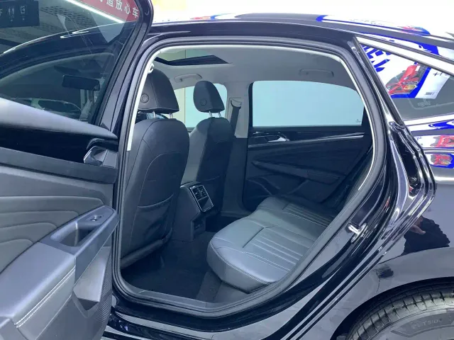 Volkswagen Passat — Фото автомобиля 13