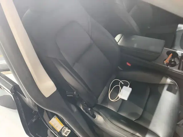 Tesla Model Y — Фото автомобиля 24