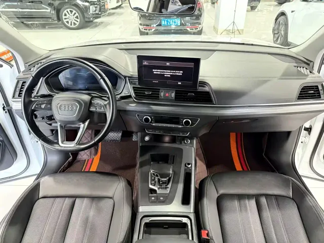 Audi Q5L — Фото автомобиля 5