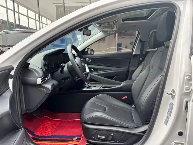 Hyundai Elantra — Фото автомобиля 8