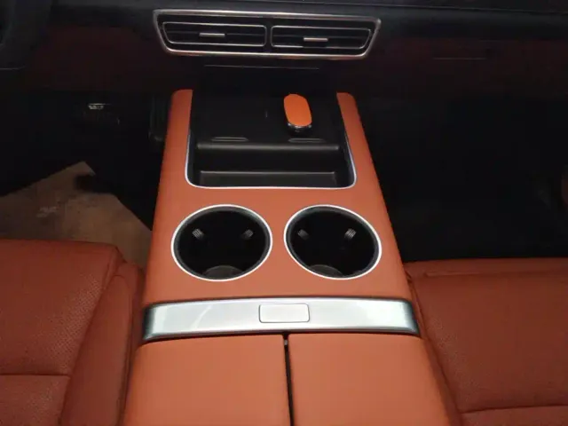 Li Auto L9 — Фото автомобиля 16