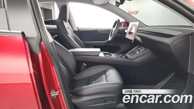 Tesla Model Y — Фото автомобиля 16