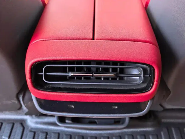 Xiaomi SU7 — Фото автомобиля 13