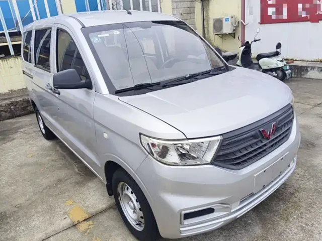 Wuling Hongguang V — Фото автомобиля 3