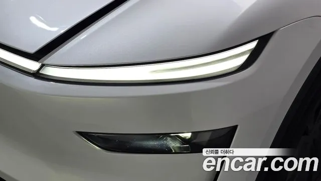 Tesla Model Y — Фото автомобиля 7