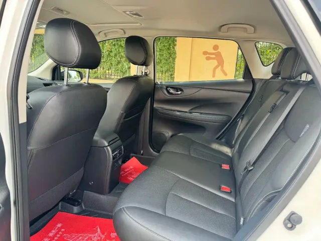 Nissan Tiida — Фото автомобиля 6