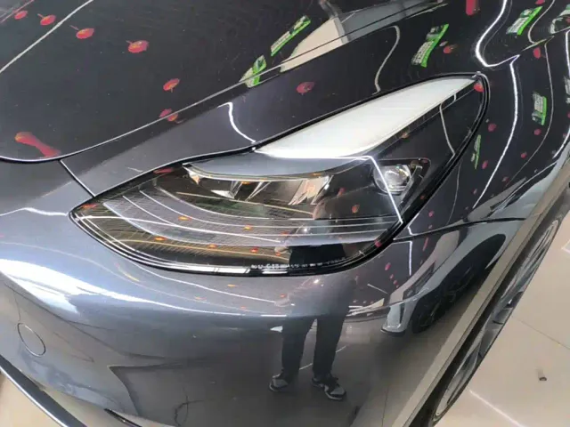 Tesla Model Y — Фото автомобиля 23