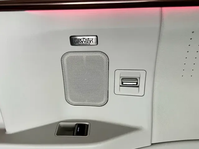 Lexus LM — Фото автомобиля 20