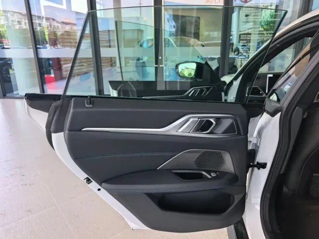 BMW i4 — Фото автомобиля 15