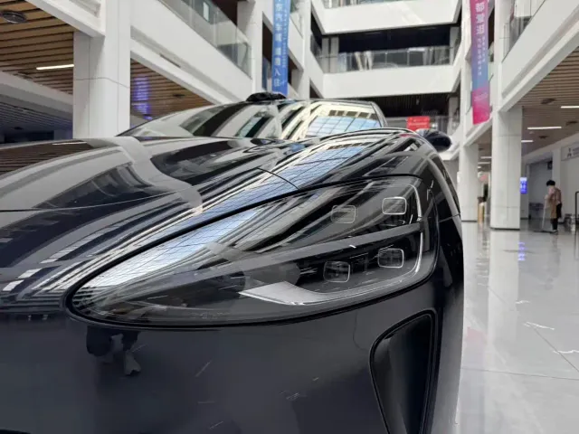 Xiaomi SU7 — Фото автомобиля 21