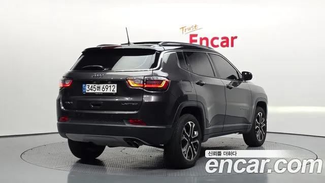 Jeep Compass Compass 2 поколение — Фото автомобиля 2