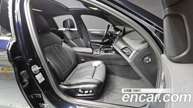 BMW 5 Series G30 — Фото автомобиля 16