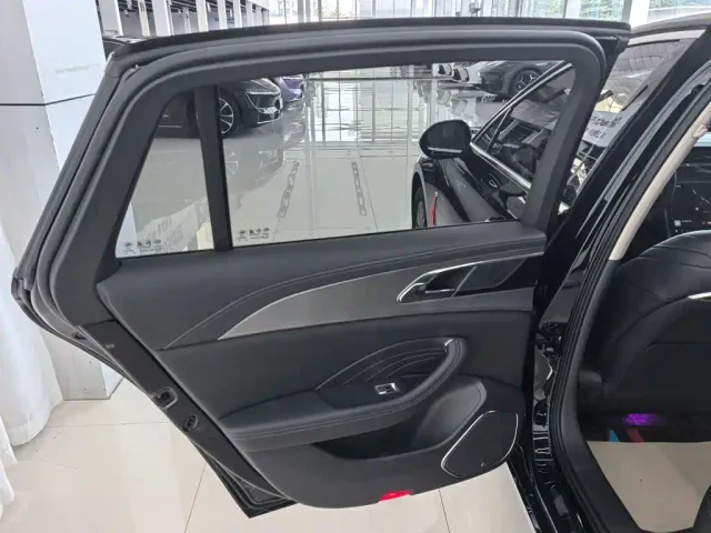 Hongqi H5 — Фото автомобиля 16