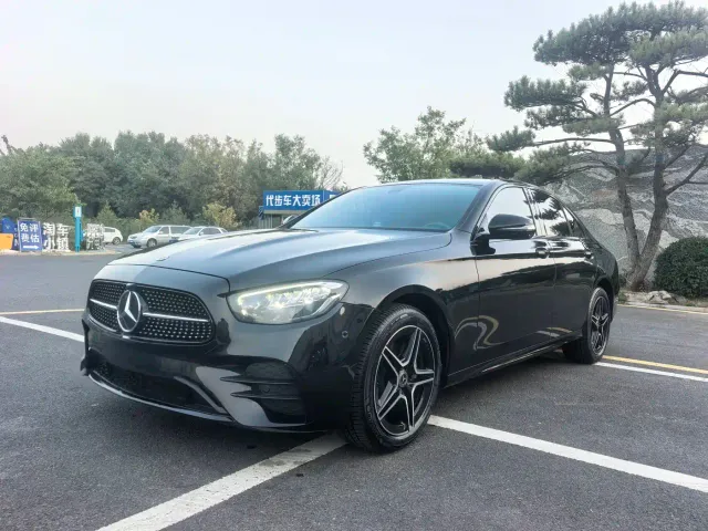 Фотография автомобиля — Mercedes-Benz E-Class