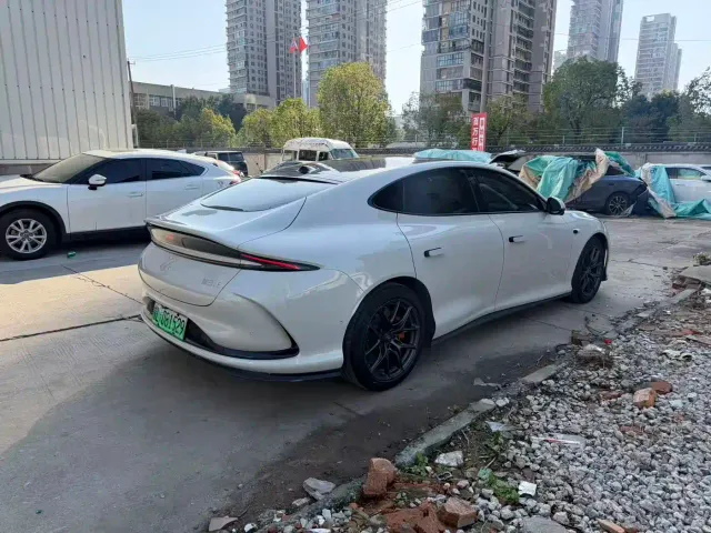 IM Motors L6 — Фото автомобиля 11