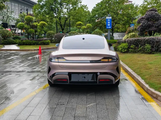 Xiaomi SU7 — Фото автомобиля 8
