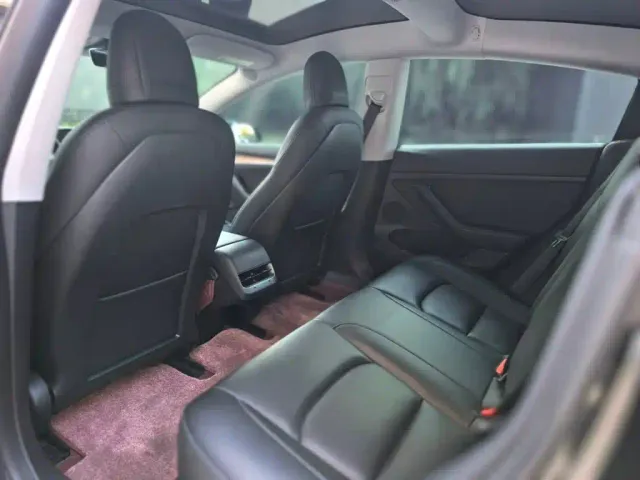 Tesla Model 3 — Фото автомобиля 6