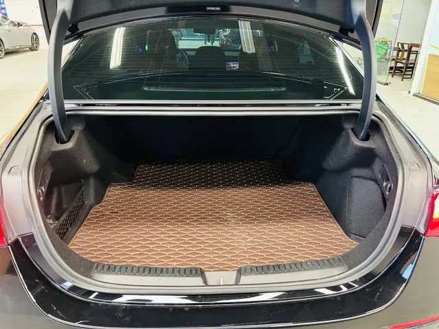 Mercedes-Benz E-Class — Фото автомобиля 22