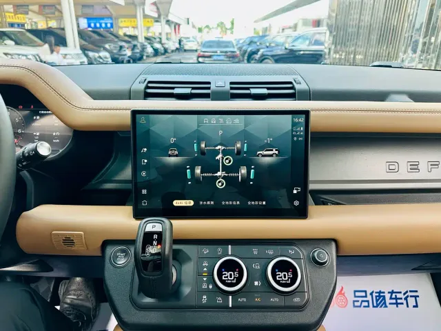Land Rover Defender — Фото автомобиля 12