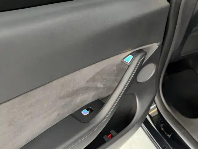 Tesla Model Y — Фото автомобиля 17
