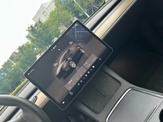 Tesla Model Y — Фото автомобиля 4