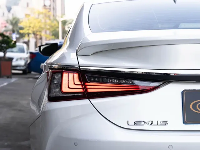 Lexus ES — Фото автомобиля 7