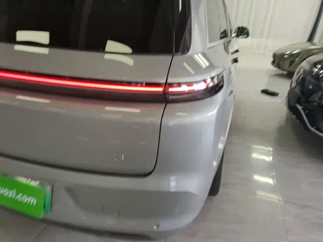 Li Auto L8 — Фото автомобиля 7