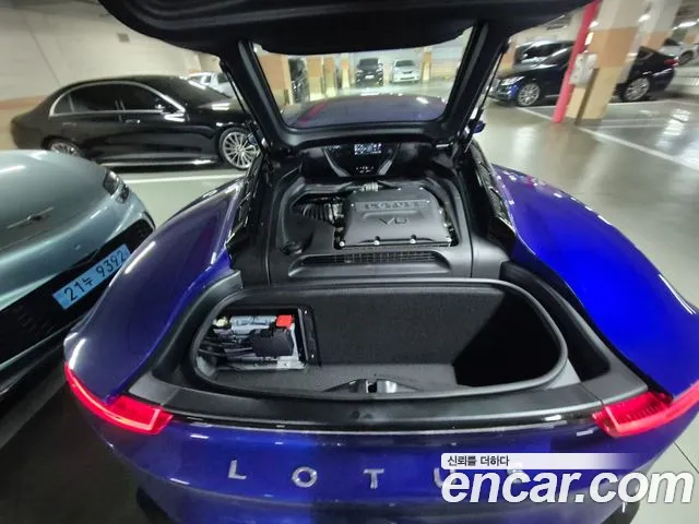 Lotus Emira — Фото автомобиля 7