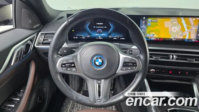 BMW i4 — Фото автомобиля 3