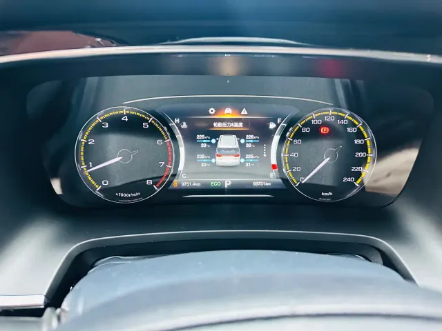 GAC Trumpchi M8 — Фото автомобиля 11