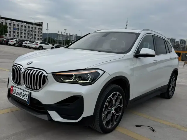 Фотография автомобиля — BMW X1