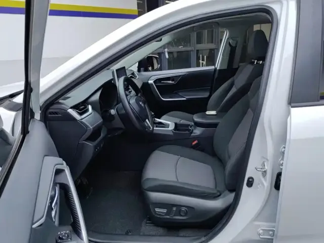 Toyota RAV4 — Фото автомобиля 9