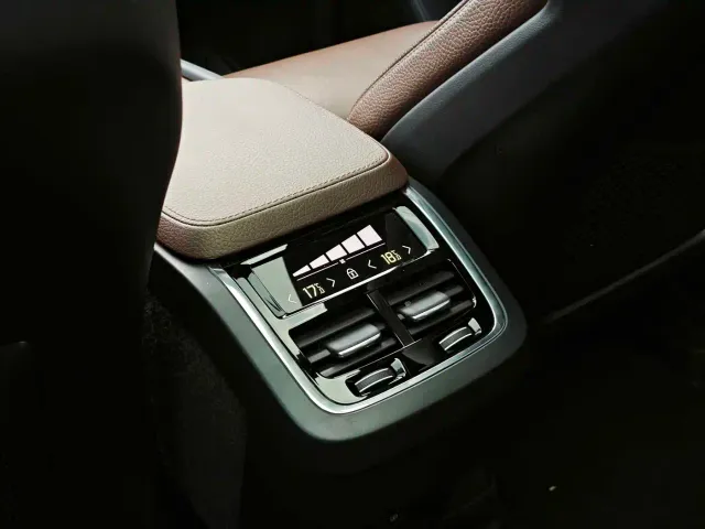 Volvo XC90 — Фото автомобиля 15