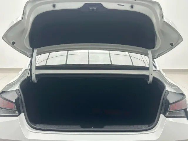 Hyundai Elantra — Фото автомобиля 6