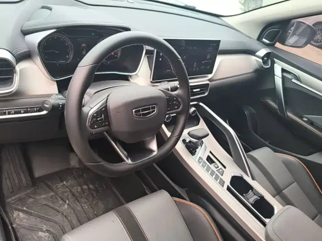 Geely Binyue — Фото автомобиля 9
