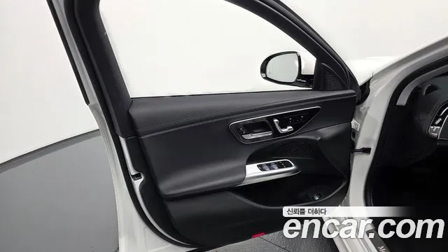 Mercedes-Benz E-Class — Фото автомобиля 24