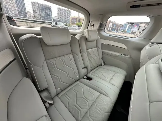 Volvo EM90 — Фото автомобиля 10