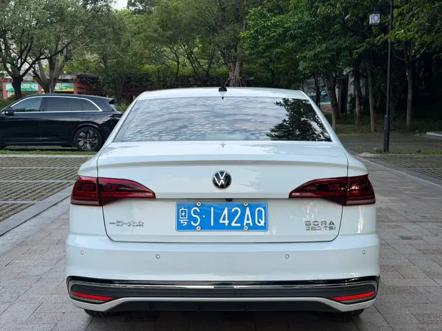 Volkswagen Bora — Фото автомобиля 5