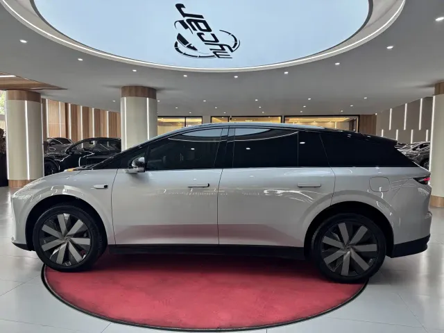Li Auto i6 — Фото автомобиля 8