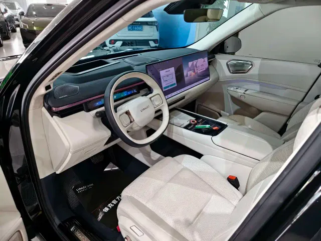 Lynk & Co 900 — Фото автомобиля 9