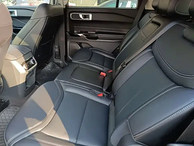 Ford Explorer — Фото автомобиля 16