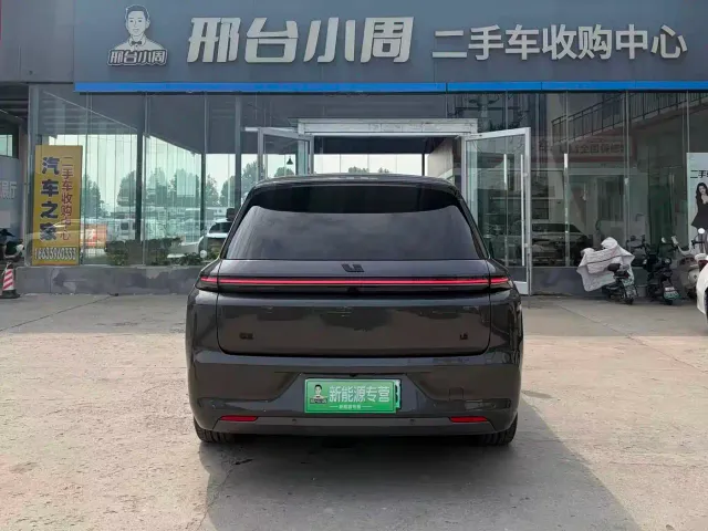 Li Auto L8 — Фото автомобиля 8