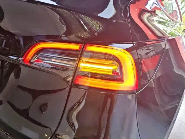 Tesla Model Y — Фото автомобиля 7