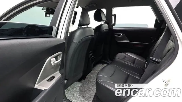 Kia Niro — Фото автомобиля 17